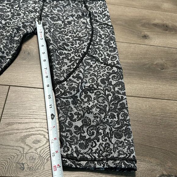 Lululemon Outrun Crop Mini Cinder Lace White Black Mesh Leggings Size 10 - Picture 11 of 13